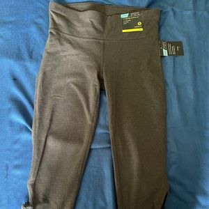 Girl’s brand new gray capris leggings